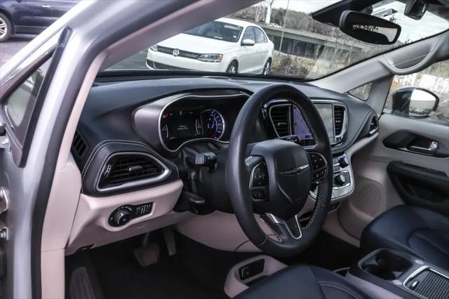 2024 Chrysler Pacifica Hybrid Select