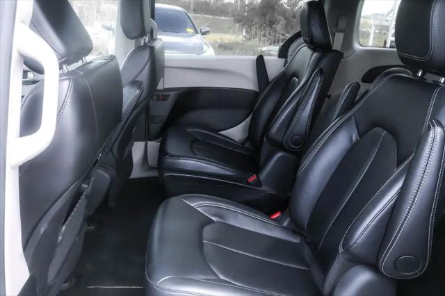 2024 Chrysler Pacifica Hybrid Select