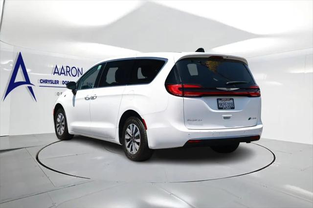 2024 Chrysler Pacifica Hybrid Select