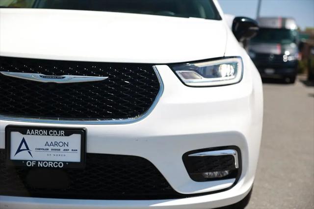 2024 Chrysler Pacifica Hybrid Select