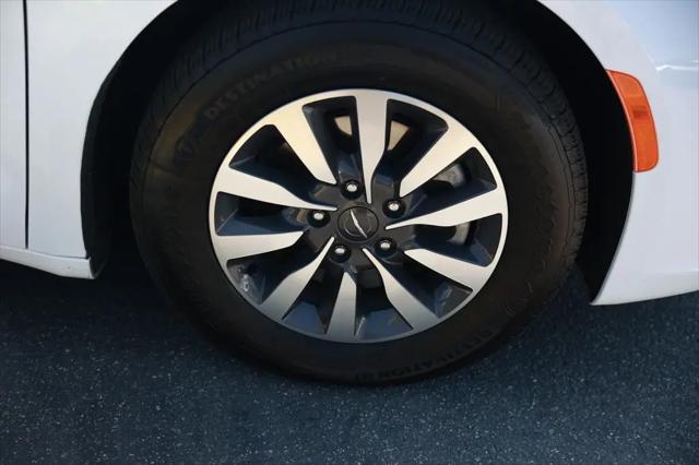 2024 Chrysler Pacifica Hybrid Select
