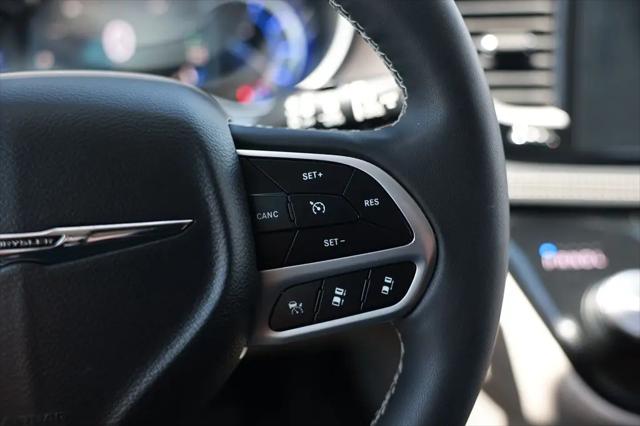 2024 Chrysler Pacifica Hybrid Select