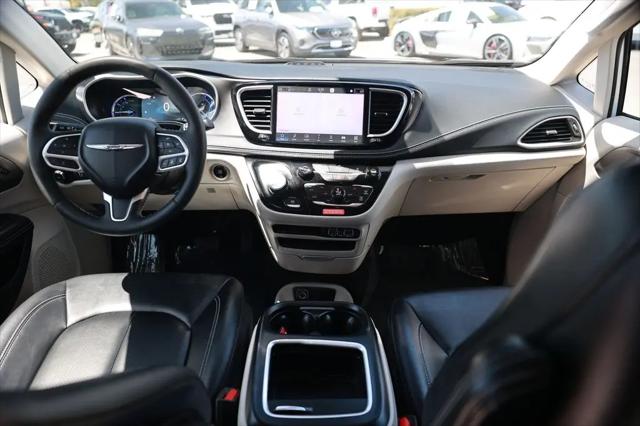 2024 Chrysler Pacifica Hybrid Select