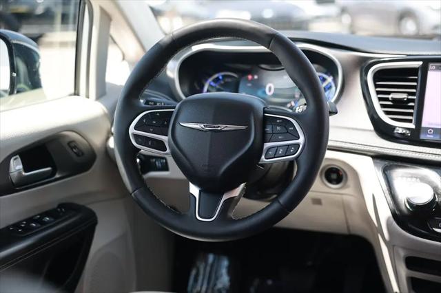 2024 Chrysler Pacifica Hybrid Select