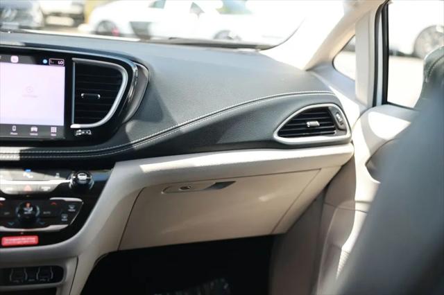 2024 Chrysler Pacifica Hybrid Select