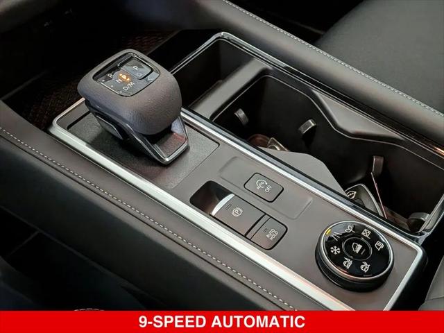 2025 Nissan Pathfinder SV 4WD