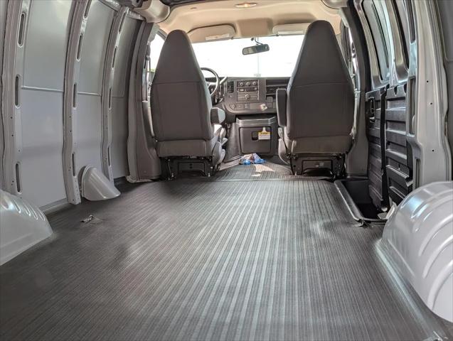 2026 Chevrolet Express Cargo Van 2500 Regular Wheelbase, WT, RWD