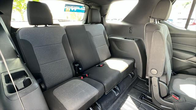 2023 Chevrolet Traverse AWD LT Cloth