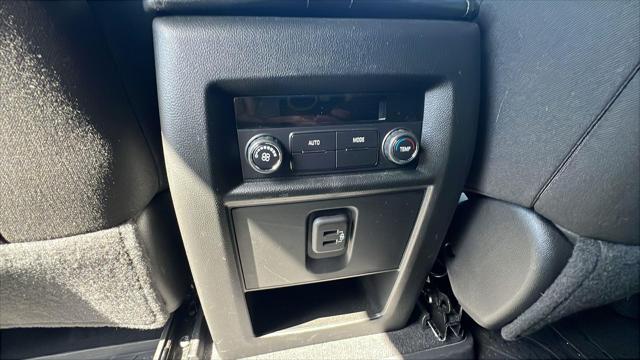 2023 Chevrolet Traverse AWD LT Cloth