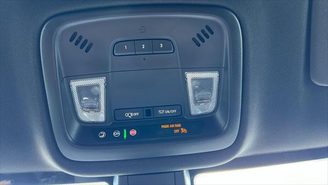 2023 Chevrolet Traverse AWD LT Cloth