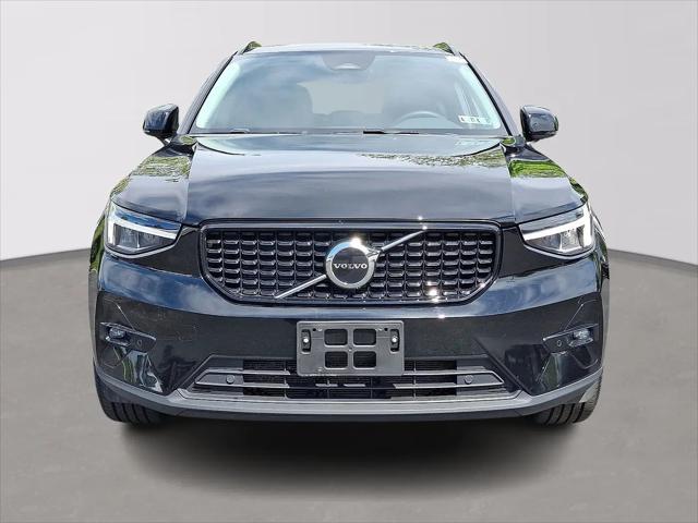 2023 Volvo XC40 B5 Plus Dark Theme