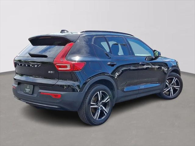 2023 Volvo XC40 B5 Plus Dark Theme