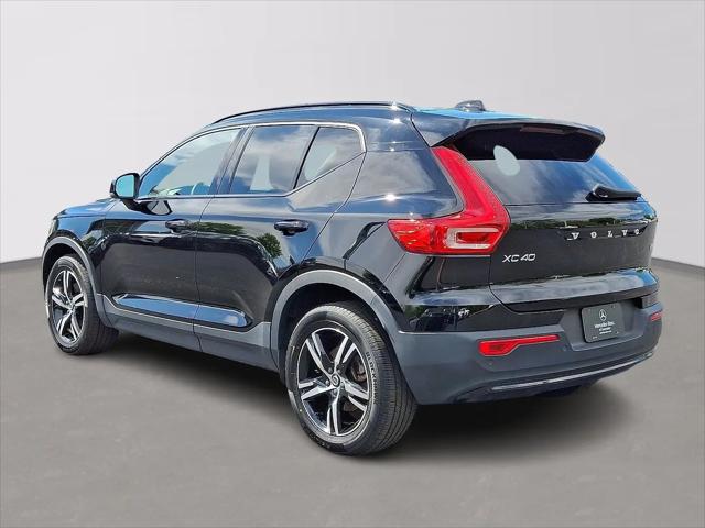 2023 Volvo XC40 B5 Plus Dark Theme