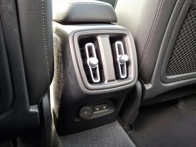 2023 Volvo XC40 B5 Plus Dark Theme