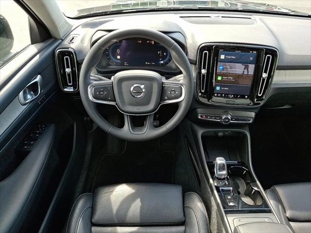 2023 Volvo XC40 B5 Plus Dark Theme