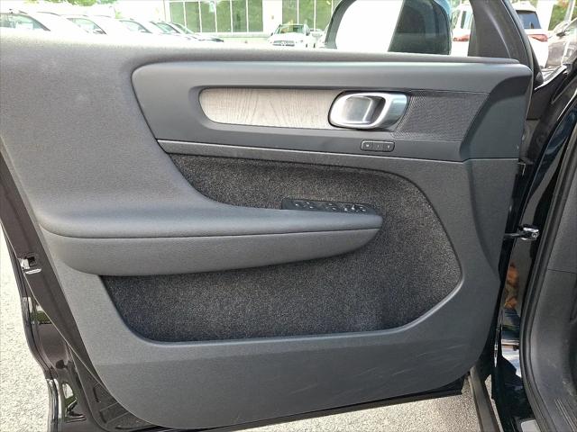 2023 Volvo XC40 B5 Plus Dark Theme