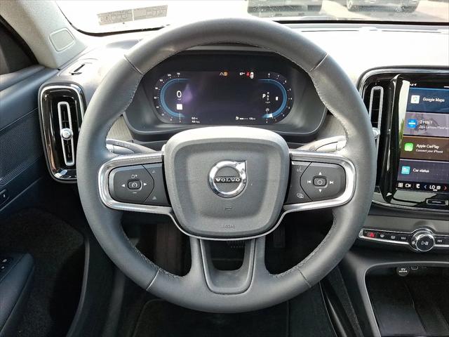 2023 Volvo XC40 B5 Plus Dark Theme