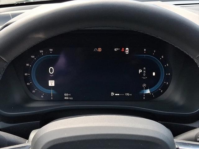2023 Volvo XC40 B5 Plus Dark Theme