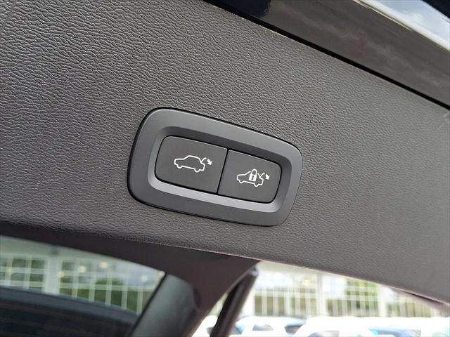 2023 Volvo XC40 B5 Plus Dark Theme