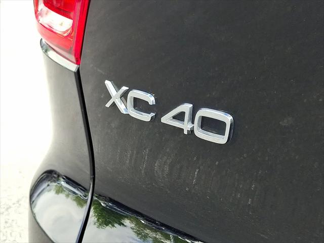 2023 Volvo XC40 B5 Plus Dark Theme