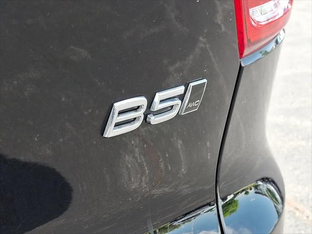 2023 Volvo XC40 B5 Plus Dark Theme