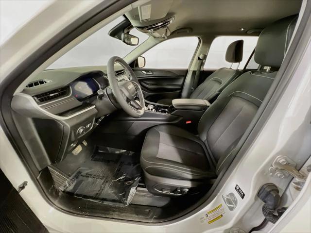 2023 Jeep Grand Cherokee Laredo 4x4