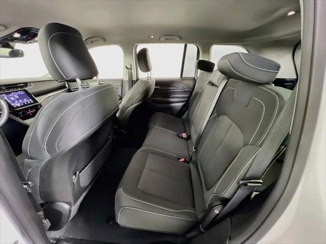 2023 Jeep Grand Cherokee Laredo 4x4