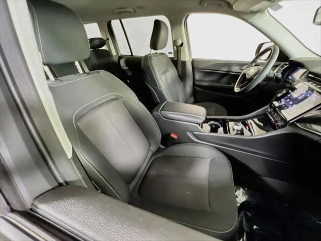 2023 Jeep Grand Cherokee Laredo 4x4