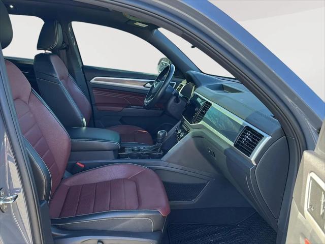 2022 Volkswagen Atlas Cross Sport 3.6L V6 SEL Premium R-Line