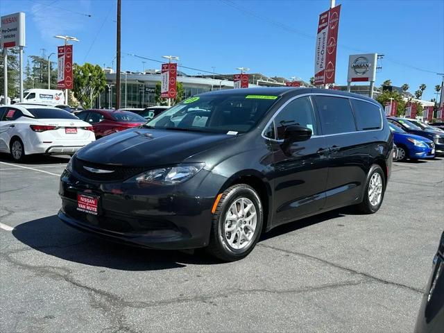 2023 Chrysler Voyager LX