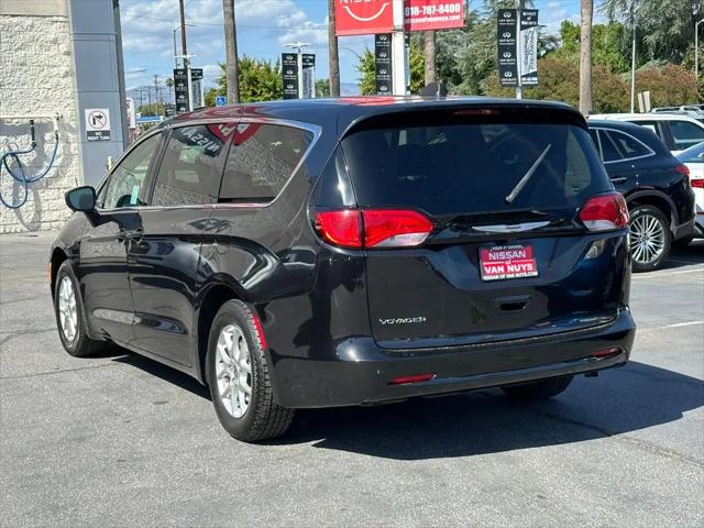 2023 Chrysler Voyager LX