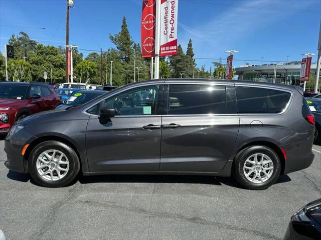 2023 Chrysler Voyager LX