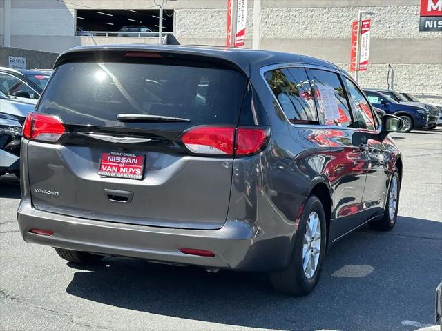 2023 Chrysler Voyager LX