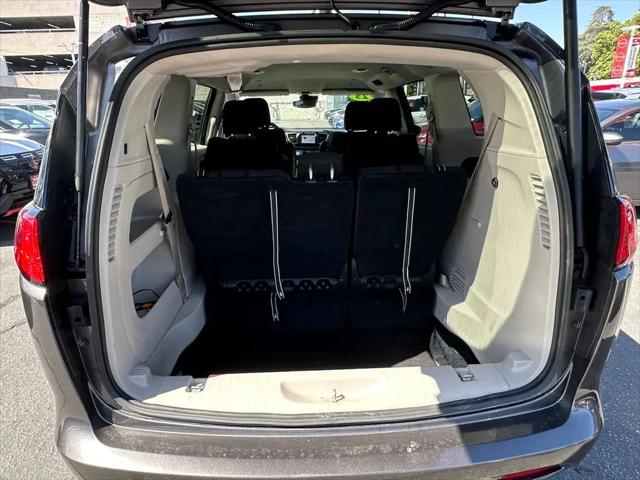 2023 Chrysler Voyager LX