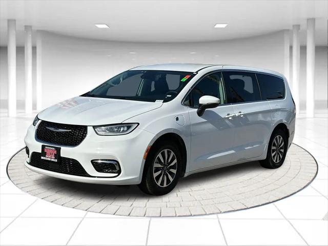 2023 Chrysler Pacifica Hybrid Touring L for sale in Mission Hills, CA