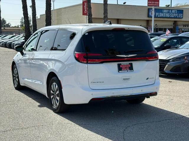 2023 Chrysler Pacifica Hybrid Touring L
