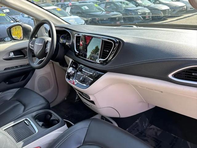 2023 Chrysler Pacifica Hybrid Touring L