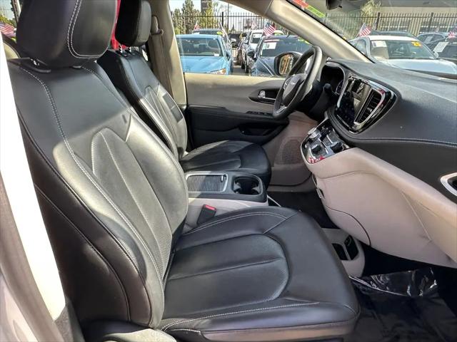 2023 Chrysler Pacifica Hybrid Touring L