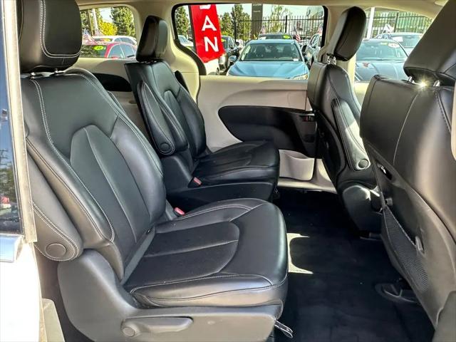 2023 Chrysler Pacifica Hybrid Touring L