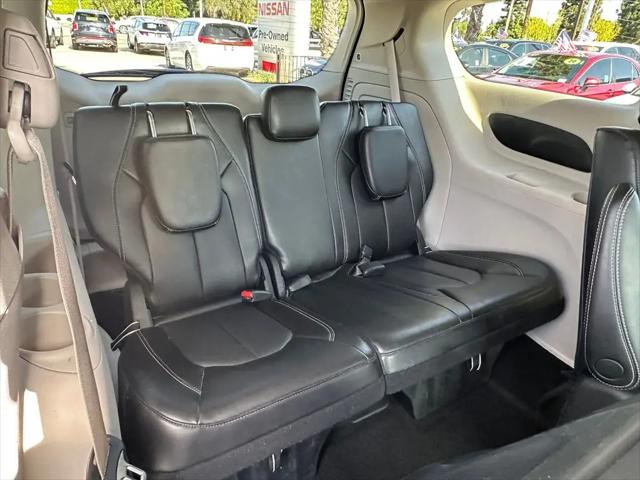 2023 Chrysler Pacifica Hybrid Touring L