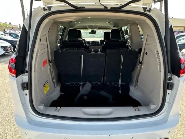 2023 Chrysler Pacifica Hybrid Touring L