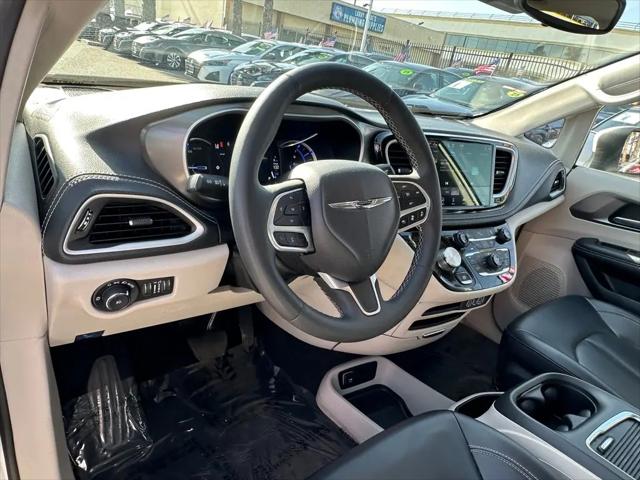 2023 Chrysler Pacifica Hybrid Touring L