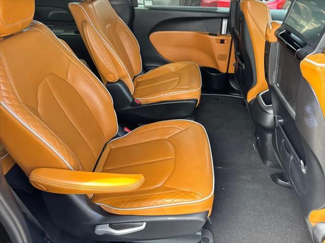 2022 Chrysler Pacifica Hybrid Pinnacle