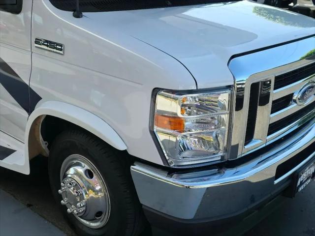 2023 Ford E-450 Cutaway Base