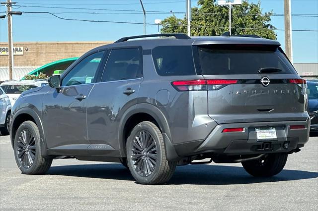 2026 Nissan Pathfinder SL