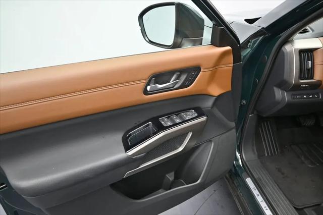 2025 Nissan Pathfinder Platinum 4WD