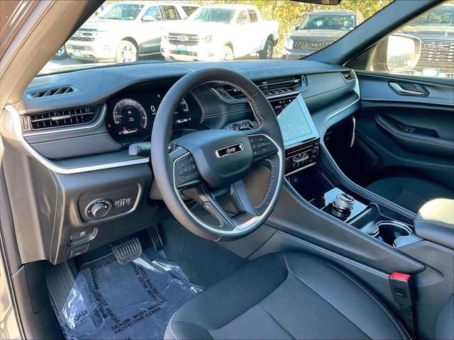 2025 Jeep Grand Cherokee L Laredo X 4x4