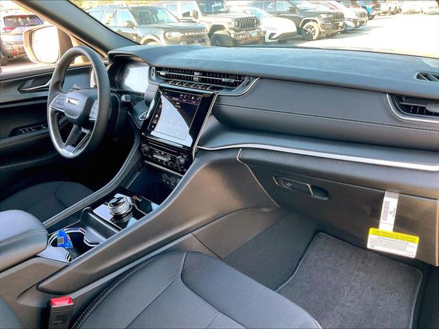 2025 Jeep Grand Cherokee L Laredo X 4x4