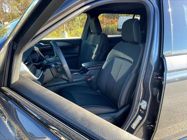 2025 Jeep Grand Cherokee L Laredo X 4x4