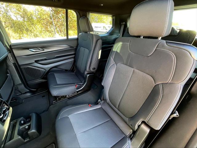 2025 Jeep Grand Cherokee L Laredo X 4x4